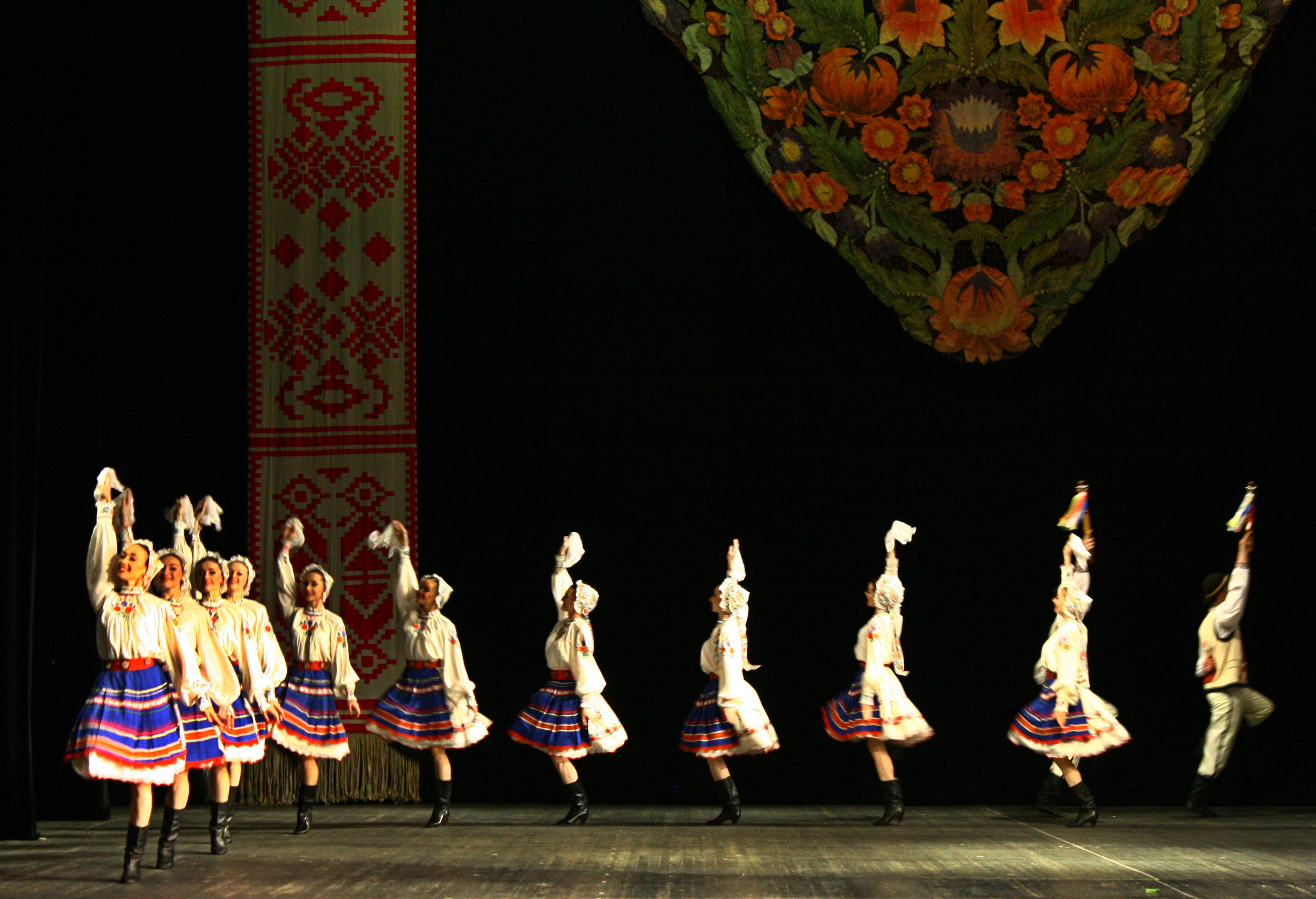 National Honoured Academic Dance Ensemble of Ukraine named. P. P. Virsky (4)