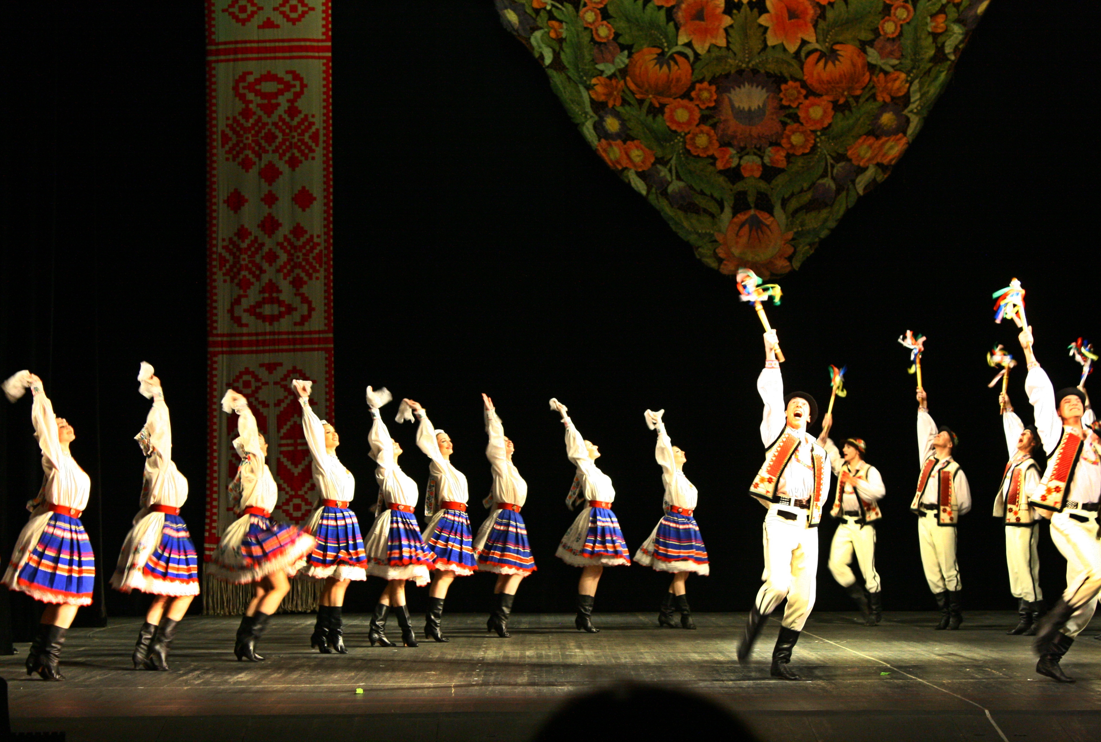 National Honoured Academic Dance Ensemble of Ukraine named. P. P. Virsky (5)