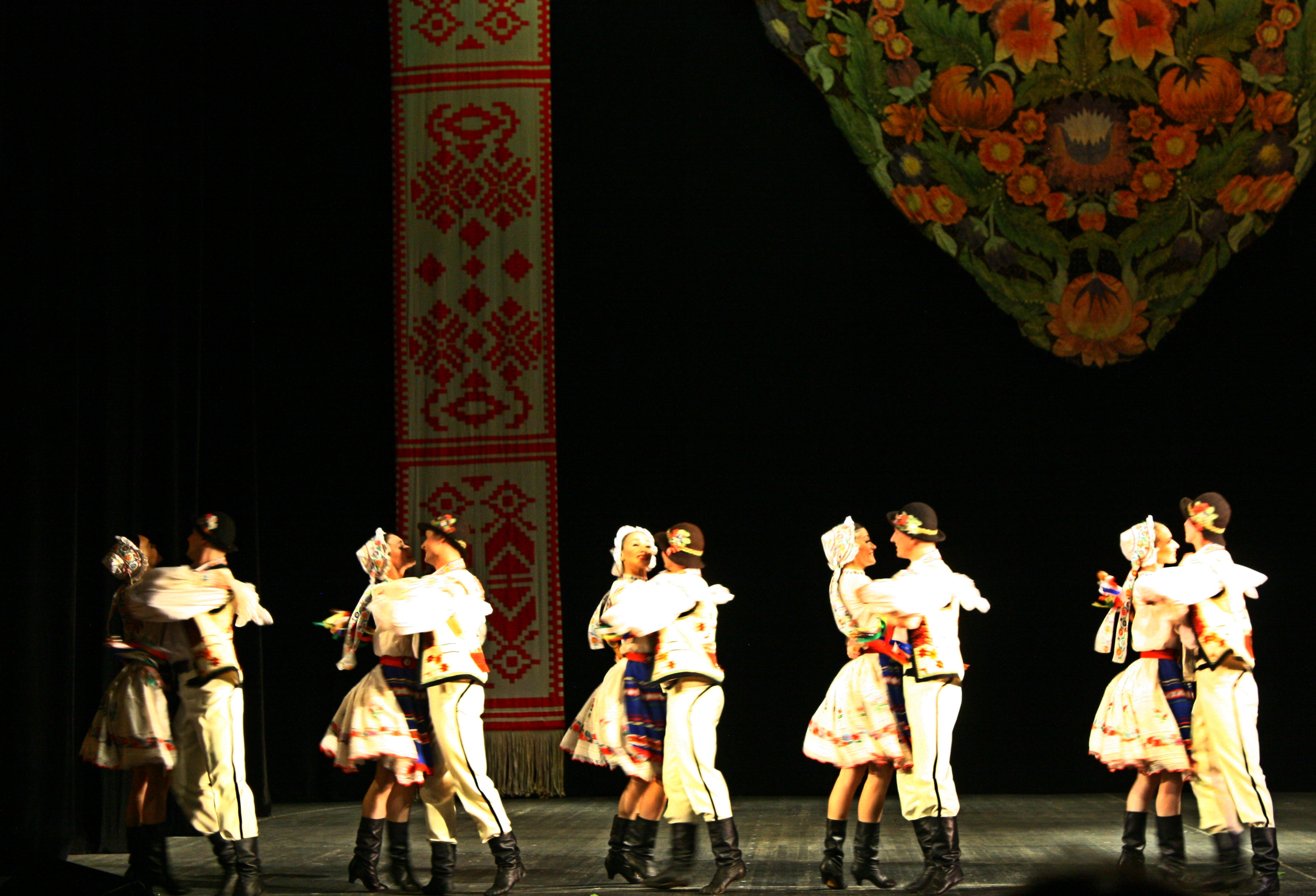 National Honoured Academic Dance Ensemble of Ukraine named. P. P. Virsky (6)